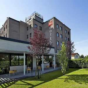 Hotel Ibis Firenze Prato Est ***